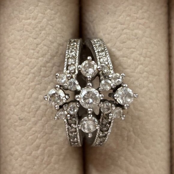 Sterling Silver 925 Cluster Ring - Picture 2 of 2